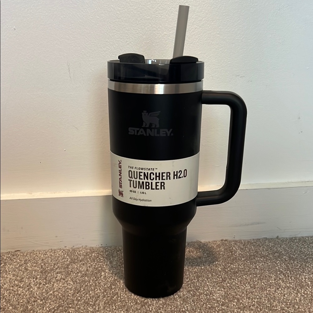Stanley Black Quencher H2.0 Tumbler with Handle